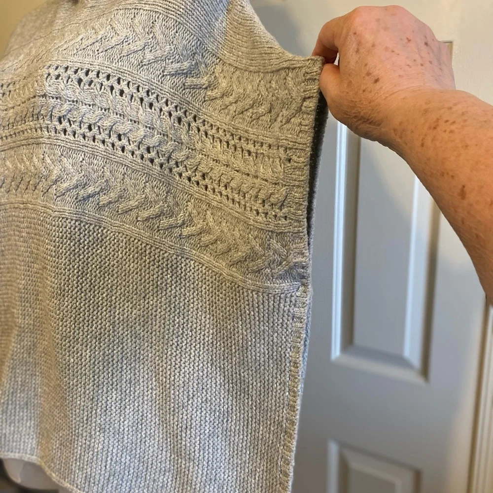 NWT Gap - Girls gray cable knit poncho with faux fur hood, Size: XL